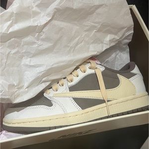 Travis Scott x air Jordan 1